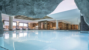 Piscine intérieure moderne avec éclairage doux - Hôtel ski du massif de la Vanoise - Le Kaïla